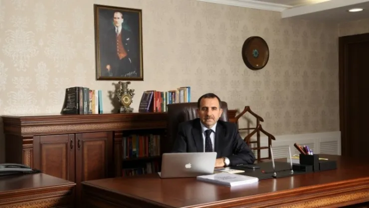 Prof. Karslı: 'Ülkede iki başlı yönetim var'