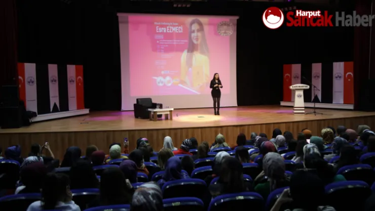 Psikolog - Yazar Esra Ezmeci'ye Elazığlılardan Yoğun İlgi