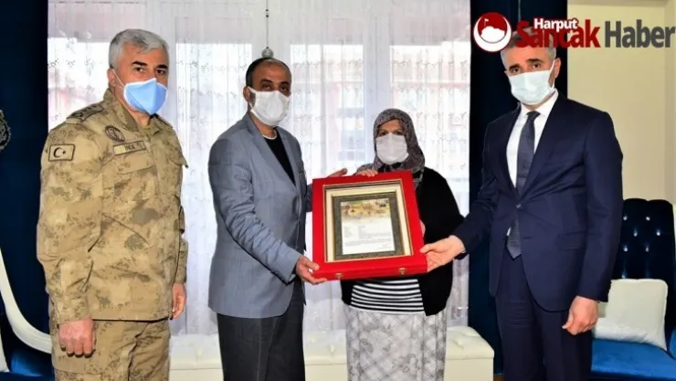 Şehit Özbey'in Ailesine Şehadet Belgesi Takdim Edildi