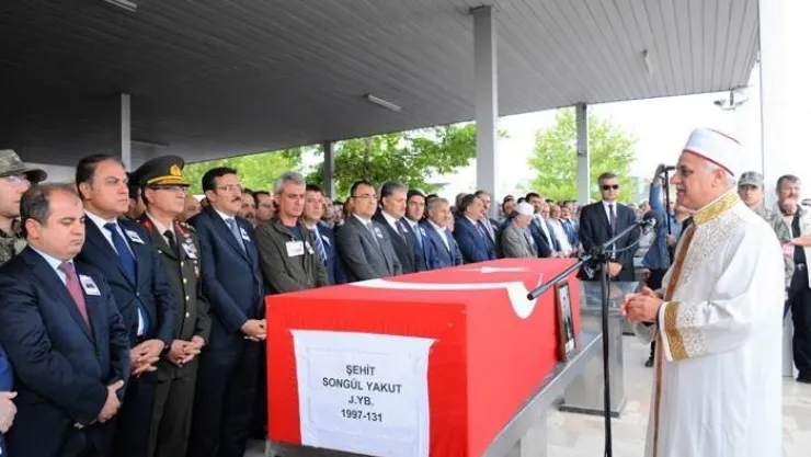 ŞEHİT YARBAY SONGÜL YAKUT SON YOLCULUĞUNA TÖRENLE UĞURLANDI