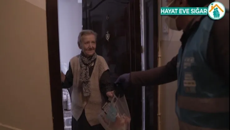 Sosyal izolasyondakilere sıcak yemek servisi