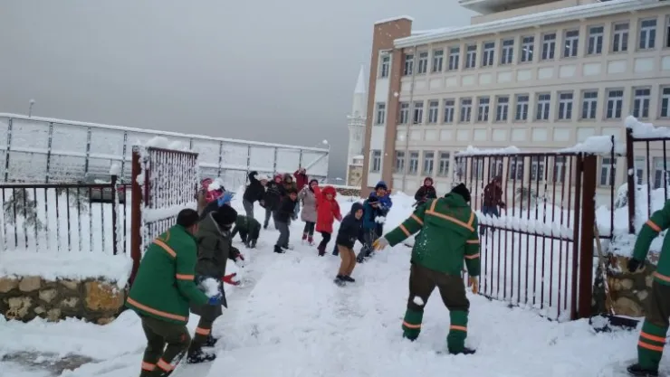 Süper Kahramanları, Hem Çalışıyor Hem de Eğleniyor
