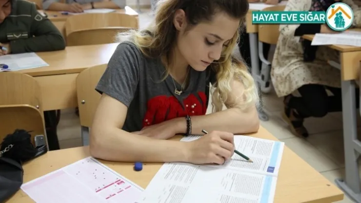 Üniversite adaylarına tavsiyeler: Evde maskeyle deneme sınavı çözün