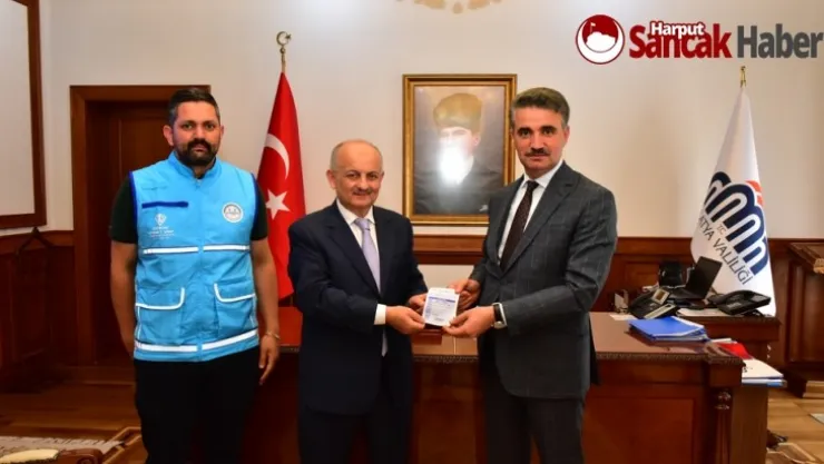 Vali Aydın Baruş, Türkiye Diyanet Vakfı'na Kurban Bağışında Bulundu