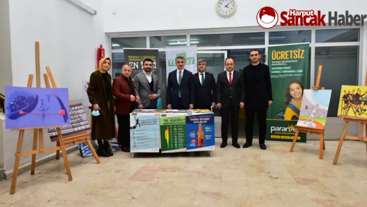 Vali Baruş Adliye Binasındaki Yeşilay Standını İnceledi