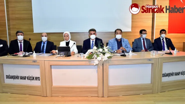 Vali Baruş Doğanşehir'de Tütün Üreticileri ile Bir Araya Geldi