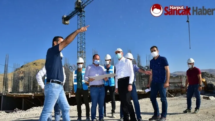 Vali Baruş Gelincik Tepesi Deprem Konutlarını İnceledi