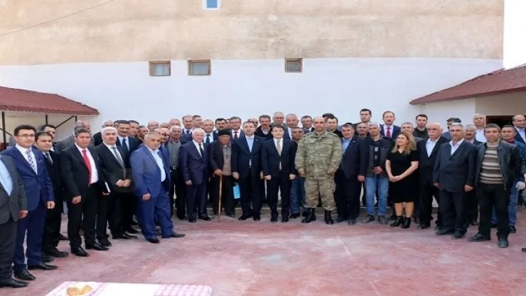  Vali Toprak, Büyükşehir ve İlçe Belediyelerinin Çalışmaları İle İlçelerin Çehresi Değişiyor 