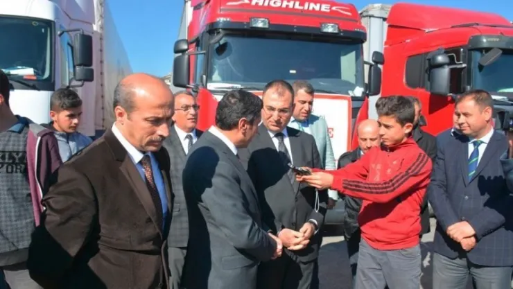 Vali TOPRAK'ın Katılımıyla Malatya'dan Cerablus Ve Elbab'a 10 Tır Eğitim Yardımı