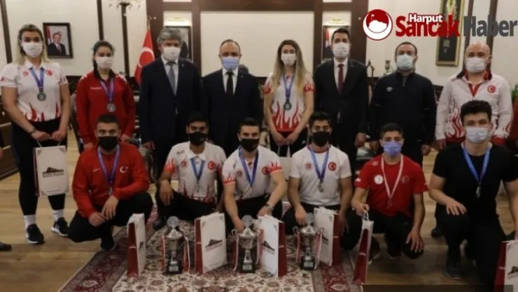 Vali Yırık Dereceyle Dönen Sporcuları Ağırladı