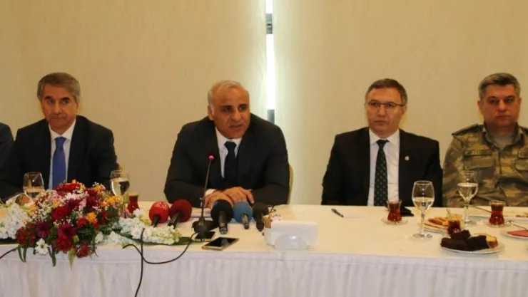 Vali Zorluoğlu Muhtarlarla Bir Araya Geldi