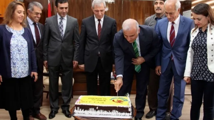 Vali Zorluoğlu'ndan PTT'ye Yıldönümü Ziyareti