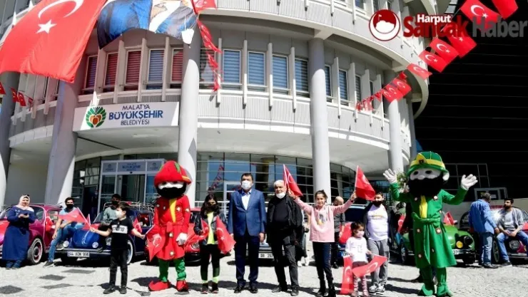 Vatandaşlar 23 Nisan'ı Evlerinde Coşkuyla Kutladı