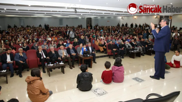 Yazar Kapaklıkaya, Battalgazi'de Sevenleriyle Buluştu