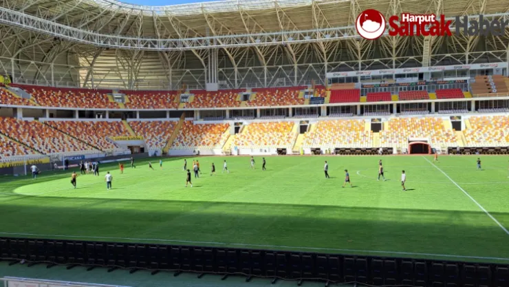 Yeni Malatya Spor Stadyumunda Futbol Maçı yaptılar