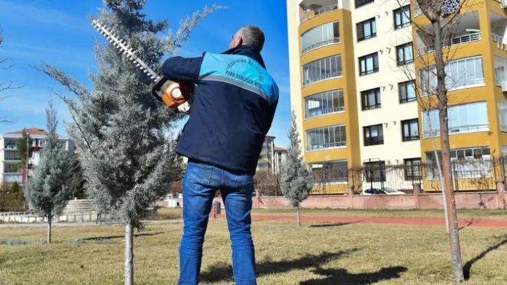 Yeşilyurt'ta Parklar Bahara Hazırlanıyor