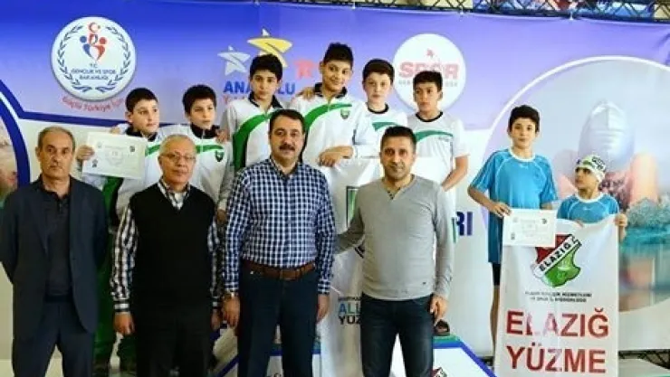 YILDIZ YÜZÜCÜLERDE YARI FİNAL YARIŞLARI SONUÇLANDI
