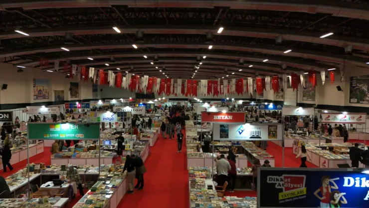 ZİYARETÇİLER ADETA AKIN ETTİ