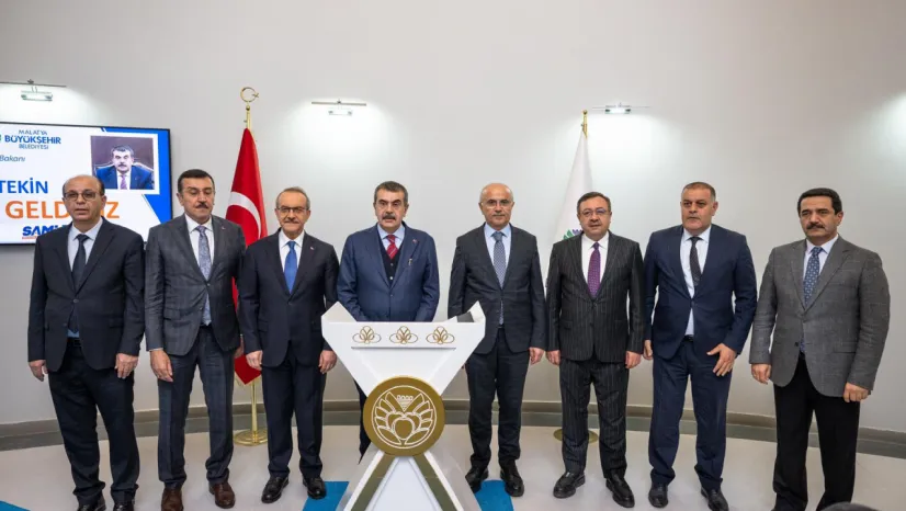 Bakan Yusuf Tekin Büyükşehir Belediye Başkanı Sami Er'i Makamında Ziyaret Etti