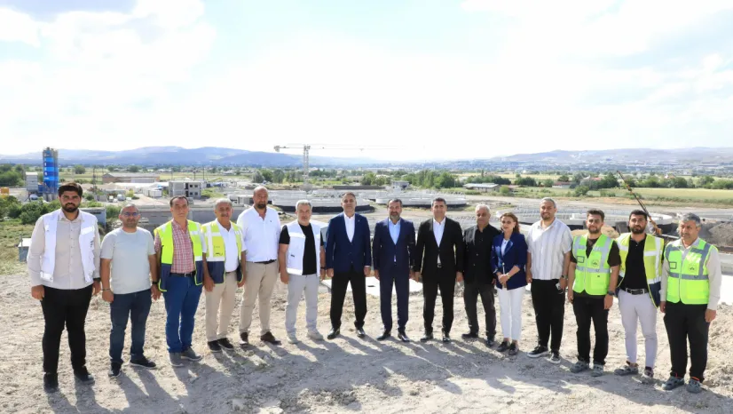 BAŞKAN ŞERİFOĞULLARI, İLERİ BİYOLOJİK ATIK SU ARITMA TESİSİ'NDE İNCELEMELERDE BULUNDU