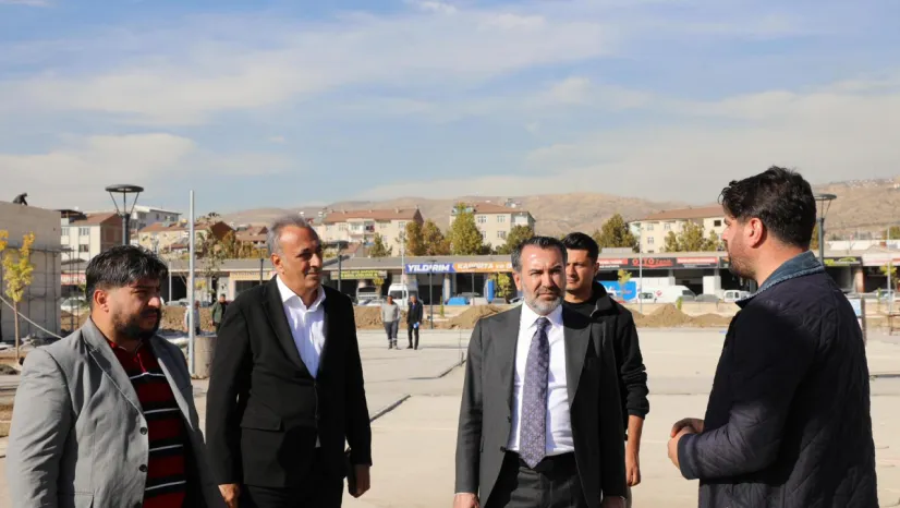 BAŞKAN ŞERİFOĞULLARI SEKSENLER SOKAĞI'NDA İNCELEMELERDE BULUNDU