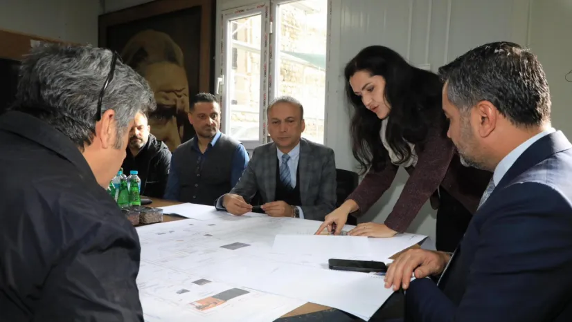 BAŞKAN ŞERİFOĞULLARI, TARİHİ ÖĞRETMENEVİ'NDE ÇALIŞMALARI İNCELEDİ