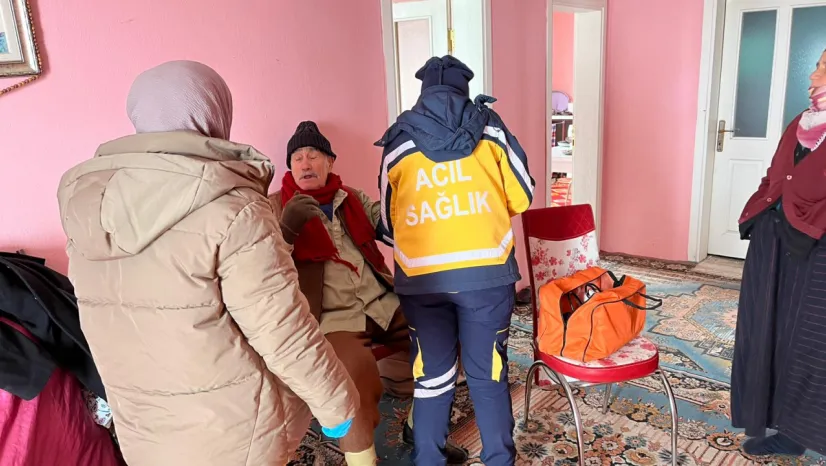 Battalgazi Belediyesi Ekipleri Sağlık Çalışanlarını İş Makinesiyle Hastaya Ulaştırdı