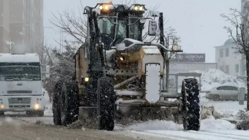 Elazığ Belediyesi Karla Mücadele Ekiplerinden Anında Müdahale