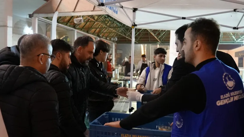 Elazığ Belediyesi'nden Kandil Simidi ve Süt İkramı