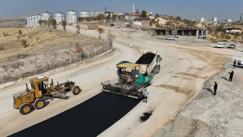 ELAZIĞ BELEDİYESİ'NİN YÜRÜTTÜĞÜ YOL YENİLEME ÇALIŞMALARI DEVAM EDİYOR