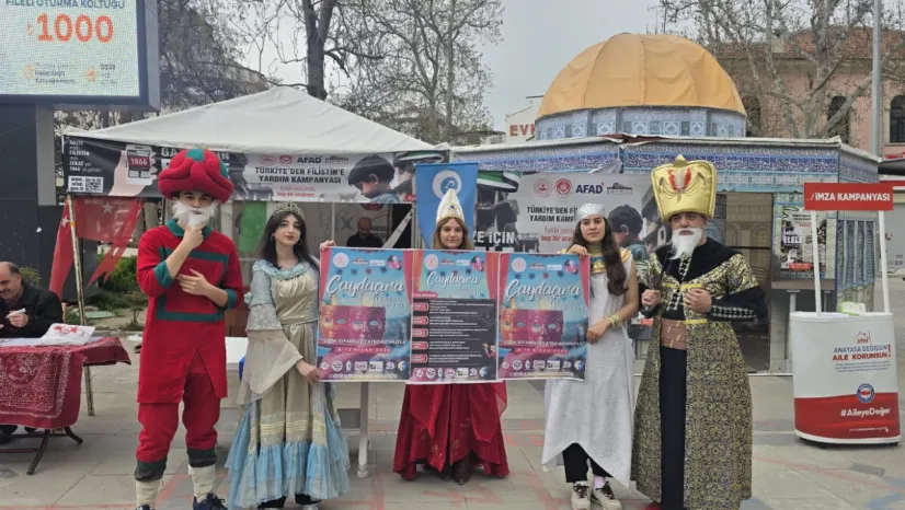 Elazığ'da Tiyatro Şöleni Kortejle Başladı