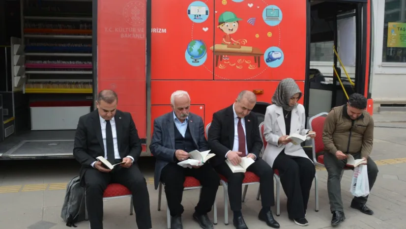 Kitap Okuma Etkinliği Yoğun İlgi Gördü