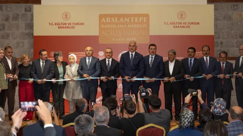 Arslantepe Karşılama Merkezi ve 'Arslantepe'nin Işığında' Sergisi Açıldı