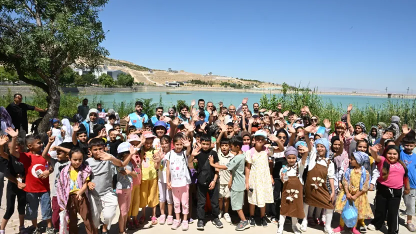 Başkan ER, Hayvanat Bahçesinde Öğrencilerle Bir Araya Geldi