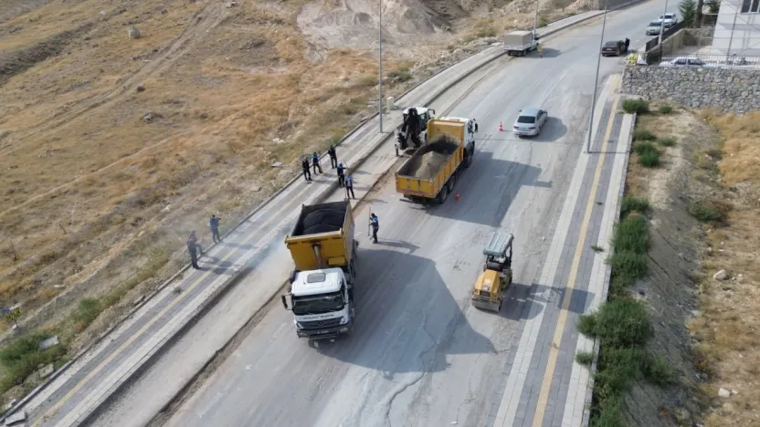 Battalgazi Belediyesi Çamurlu Mahallesi'nde Asfalt Yama Çalışması Yaptı