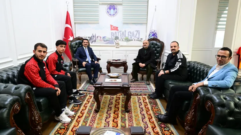 Battalgazi Belediyespor'un Milli Gururları Başkan Taşkın'ı Ziyaret Etti