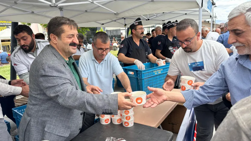 Elazığ Belediyesi'nden Aşure İkramı