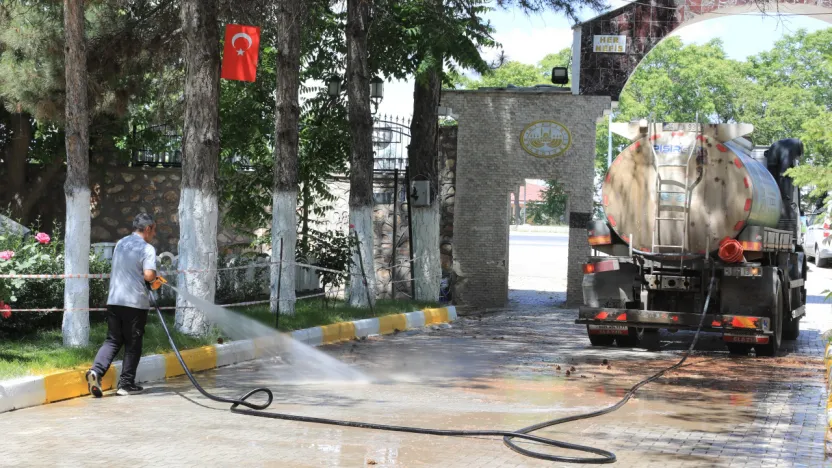 Elazığ Belediyesi'nden Yoğun Bayram Mesaisi