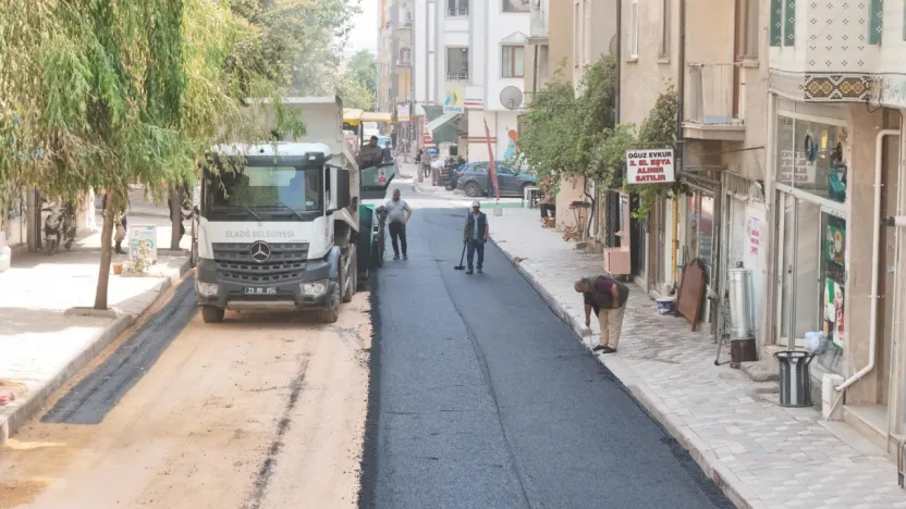 ELAZIĞ BELEDİYESİ, YOL YENİLEME ÇALIŞMALARINI SÜRDÜRÜYOR