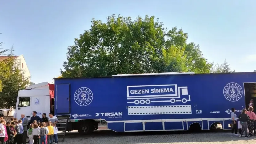 Elazığ'ın İlçeleri 'Gezen Sinema Tırı' ile Buluşuyor