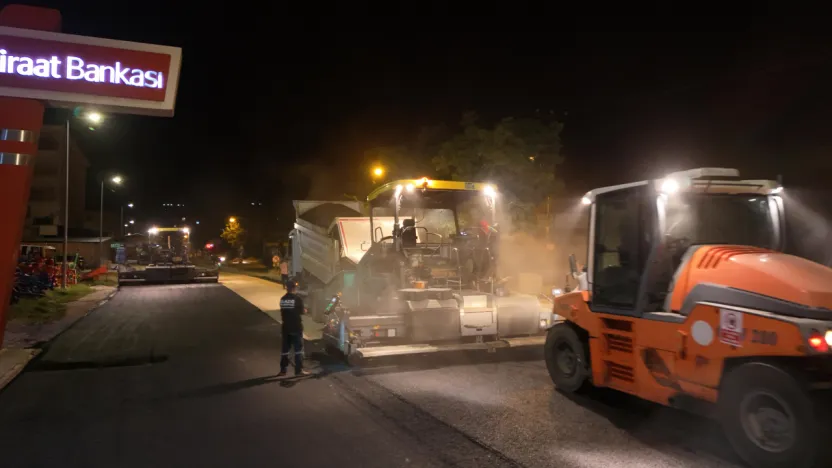 Gündoğdu Sokak'ta Asfalt Yenileniyor