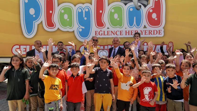 Playland Eğlence Tırı Doğanşehir'de Çocukları Sevindirdi