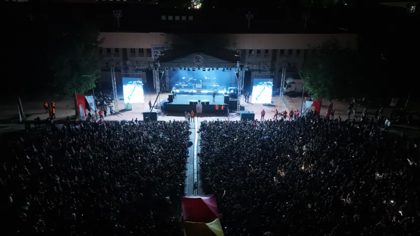 Ünlü Sanatçı Emre Altuğ, Elazığ'da Hayranları İle Buluştu