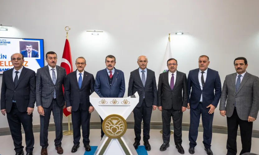 Bakan Yusuf Tekin Büyükşehir Belediye Başkanı Sami Er'i Makamında Ziyaret Etti