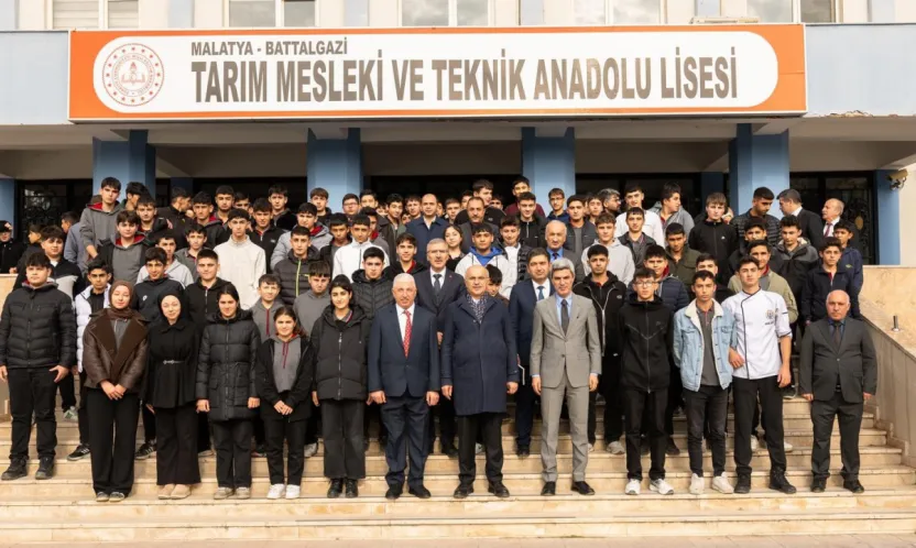Başkan Er, 'Kariyer Günleri' Kapsamında  Öğrencilerle Bir Araya Geldi