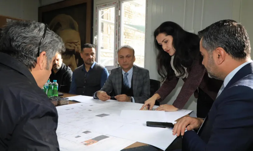 BAŞKAN ŞERİFOĞULLARI, TARİHİ ÖĞRETMENEVİ'NDE ÇALIŞMALARI İNCELEDİ