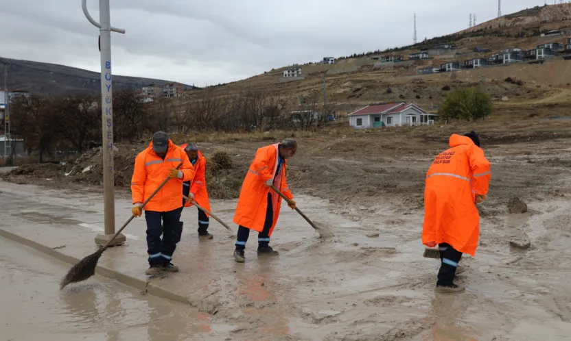 Battalgazi Belediyesi'nden Pınarbaşı Göleti Çevresinde Detaylı Temizlik