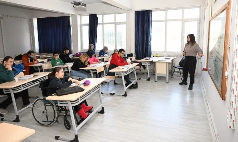 Büyükşehir Belediyesi Engelleri Aşan  Kariyer Yolculuğuna Rehber Oluyor