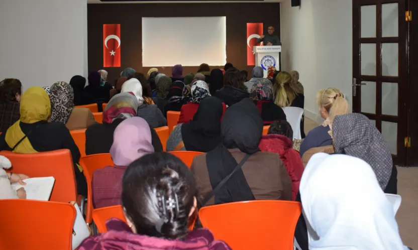 Dijital Dünyada Ebeveyn Olmak Konferansı Düzenlendi