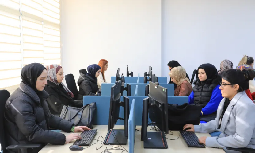 ELAZIĞ BELEDİYESİ DİJİTAL GENÇLİK MERKEZİ'NDE EĞİTİMLER SÜRÜYOR